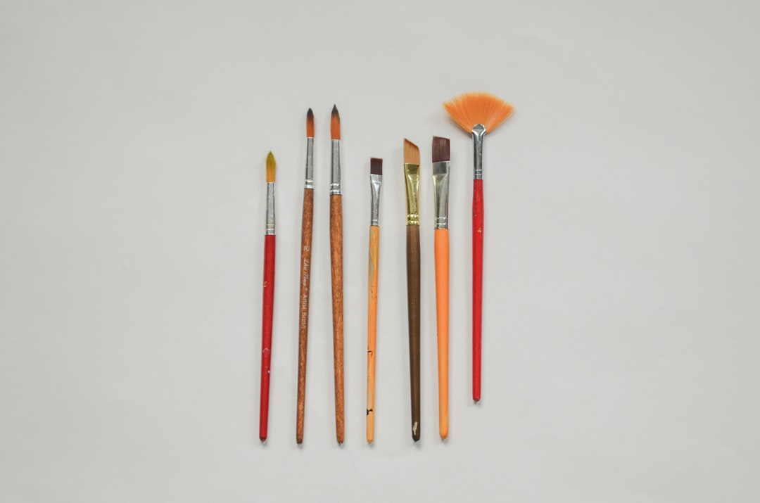 Conjunto de pincéis usados pra pintura em tecido