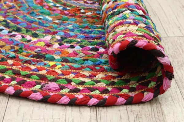 Tapete redondo feito à mão com retalhos de linha coloridos