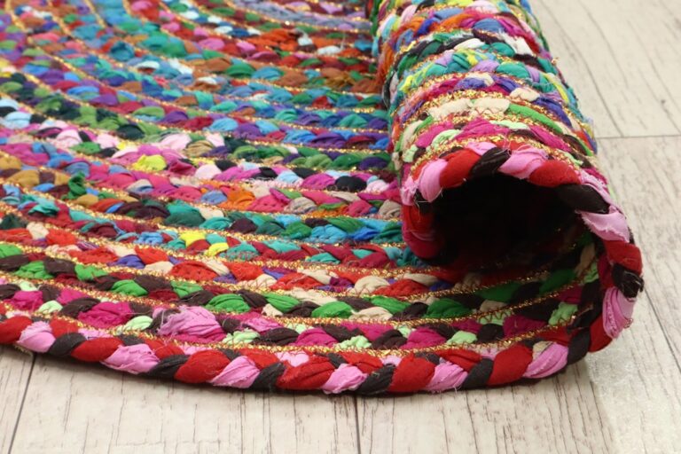 Tapete redondo feito à mão com retalhos de linha coloridos